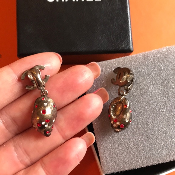 Bronze Seashell Chanel Earrings w/ crystals - Picture 4 of 4